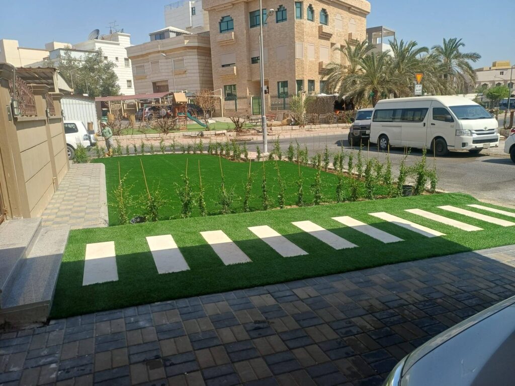 عشب صناعي تموّج بعد ثلاثة أشهر
